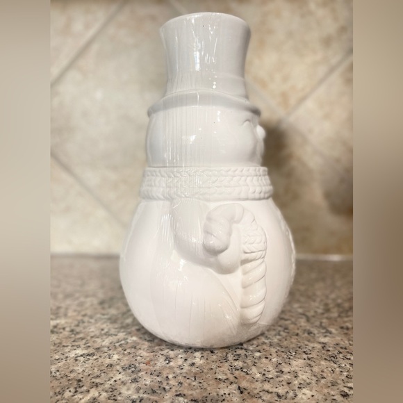 🆕 White Ceramic Snowman Jar with Scarf & Hat - Picture 4 of 5